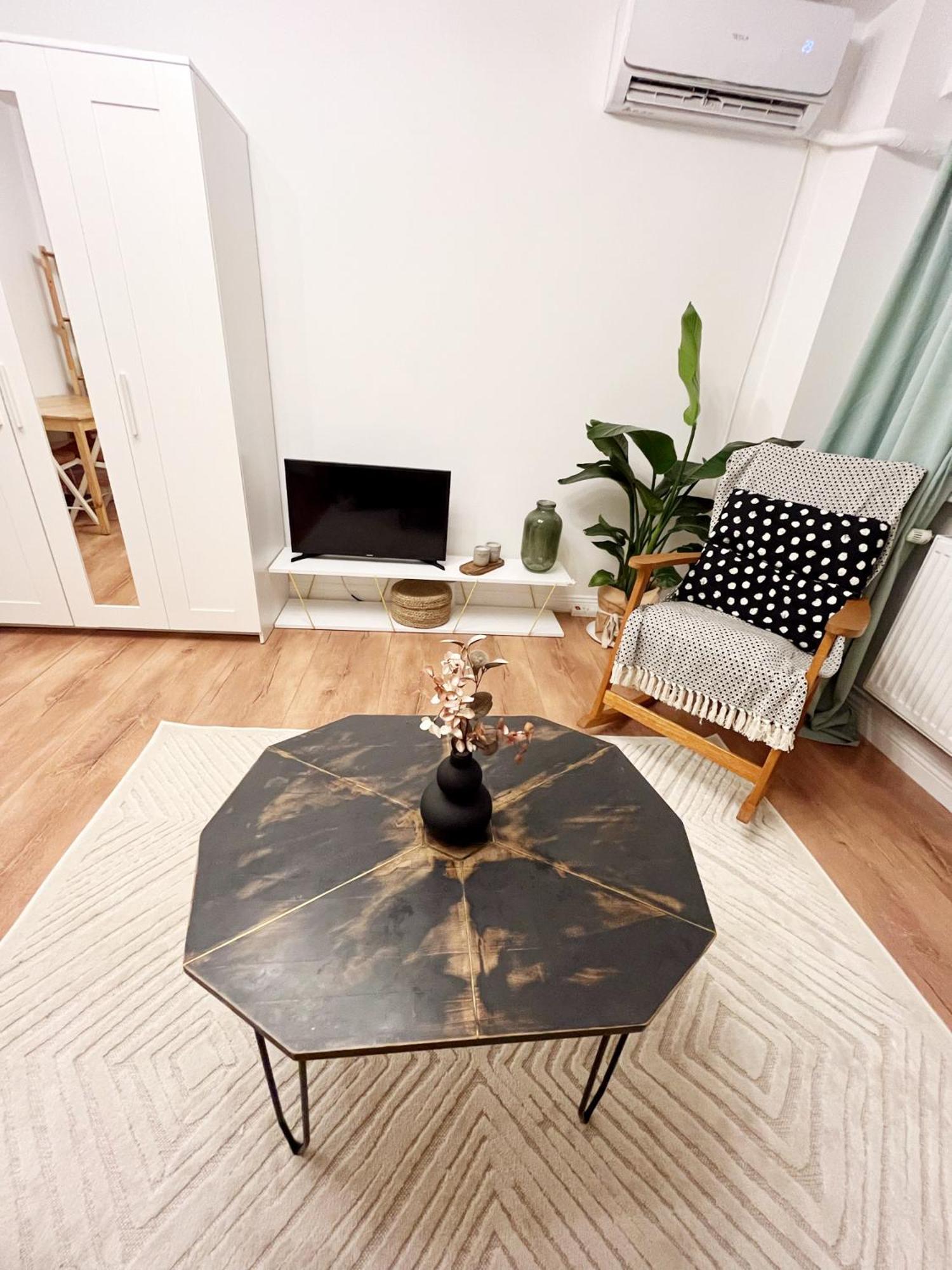 Lola'S Apartament Close To City Center Бухарест Екстер'єр фото